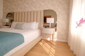Chambre, 1 très grand lit, vue océan | Literie de qualité supérieure, coffres-forts dans les chambres, bureau