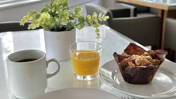 Tägliches nach Wunsch zubereitetes Frühstück gegen Gebühr