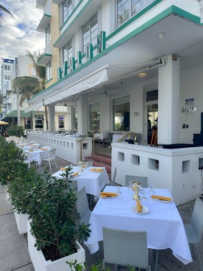 Dinner served - Avalon Hotel (Miami Beach)