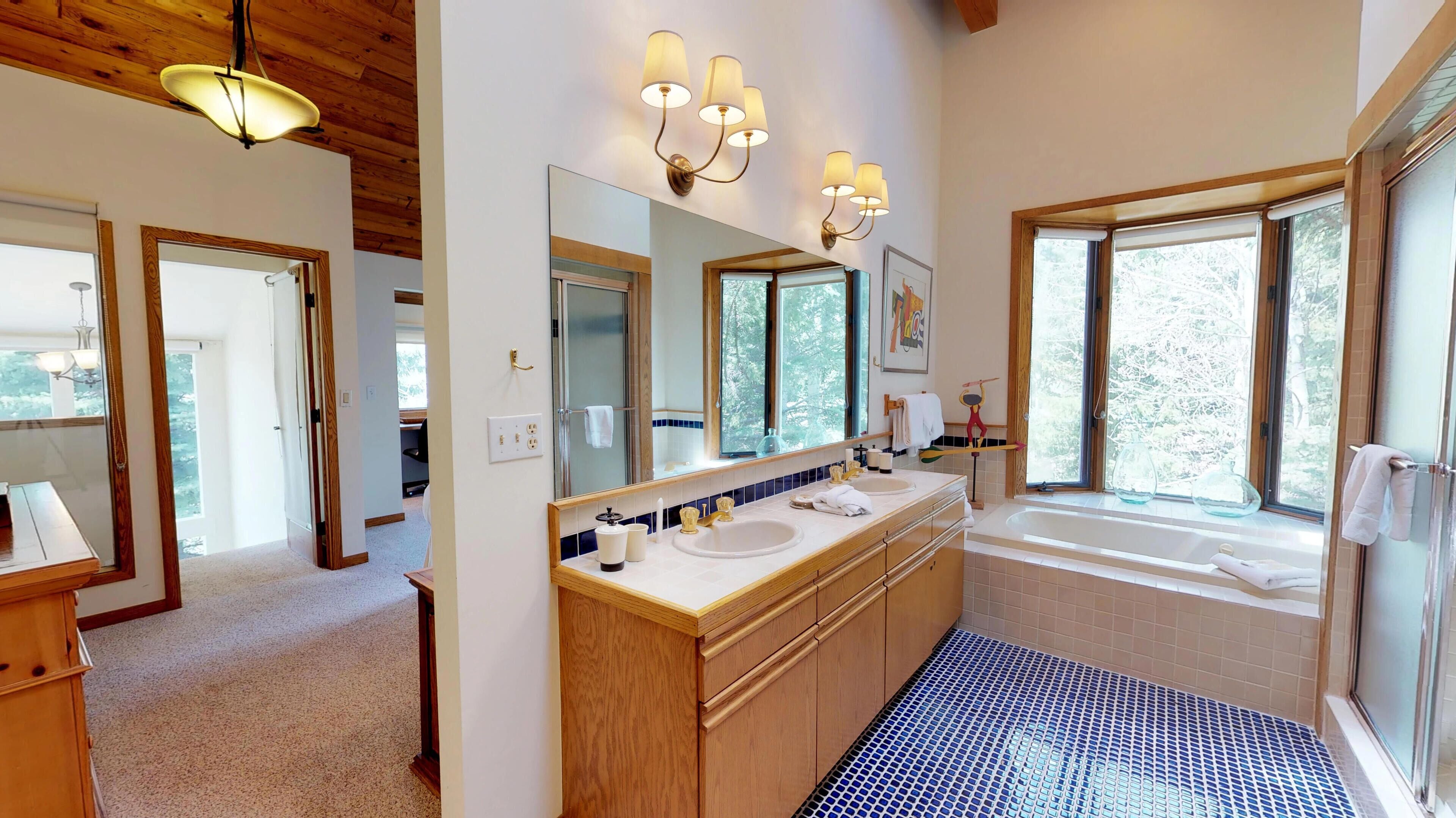 house, 5 bedrooms (gold) | bathroom | combined shower/bathtub, designer toiletries, hair dryer, towels