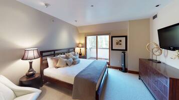 Premium bedding, desk, free cribs/infant beds, free WiFi