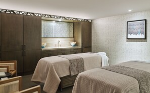 Couples treatment rooms, body treatments, hydrotherapy, aromatherapy - Vail Residences at Cascade Village, a Destination by Hyatt Residence (Vail)
