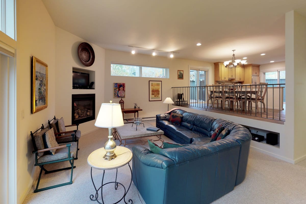 Condo, 2 Bedrooms (Gold) | Private kitchen | Fridge, microwave, oven, stovetop