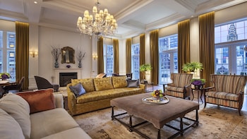 Premium Suite | Premium bedding, minibar, in-room safe, desk at InterContinental New York Barclay by IHG