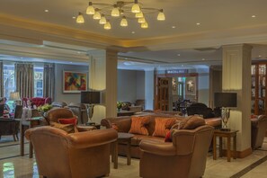 Coin salon dans le hall