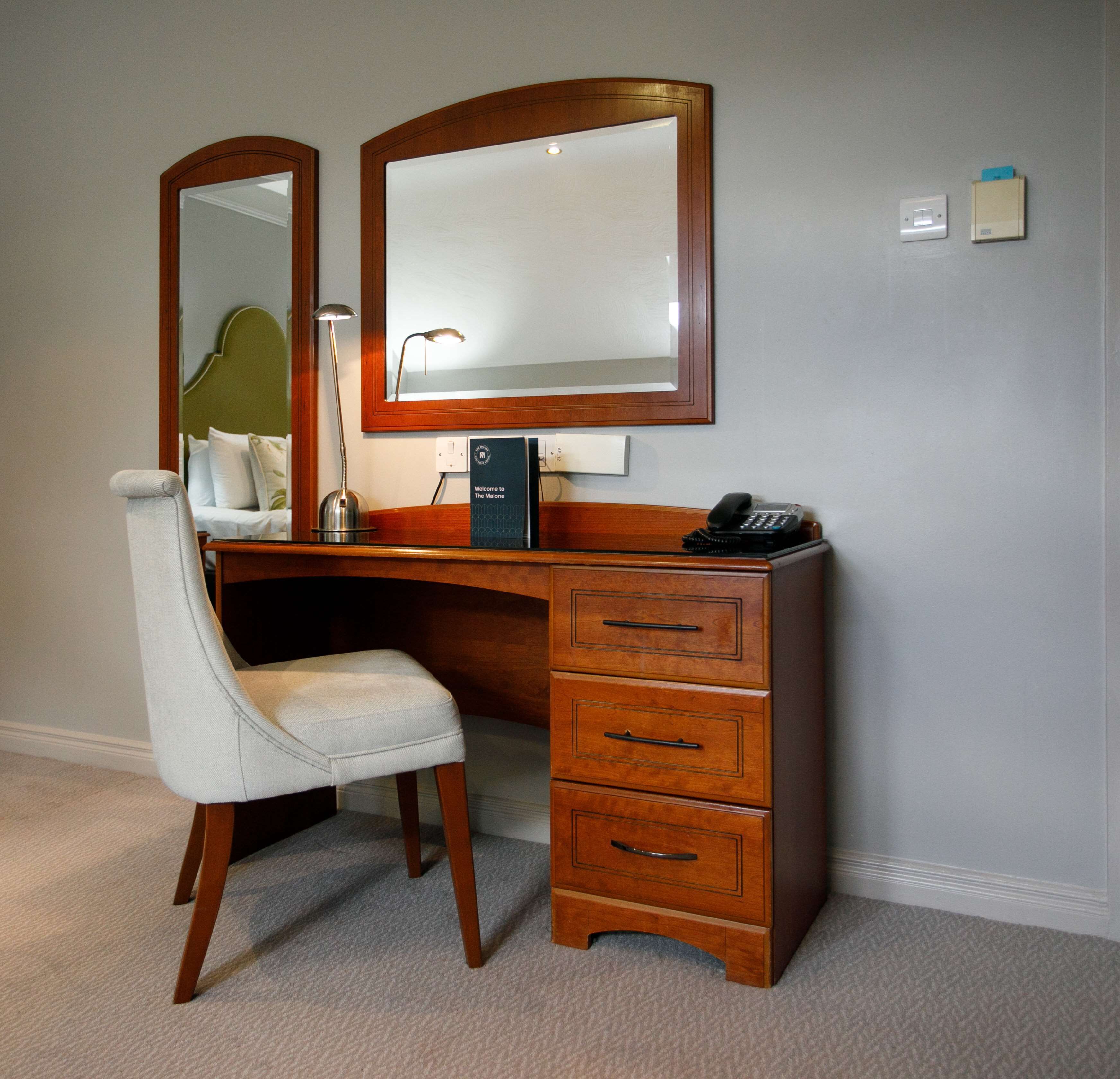 1 bedroom, premium bedding, desk, laptop workspace