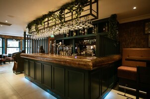 供应午餐和晚餐