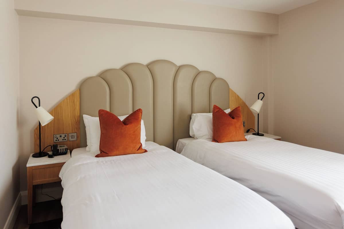 1 habitación, ropa de cama de alta calidad y escritorio