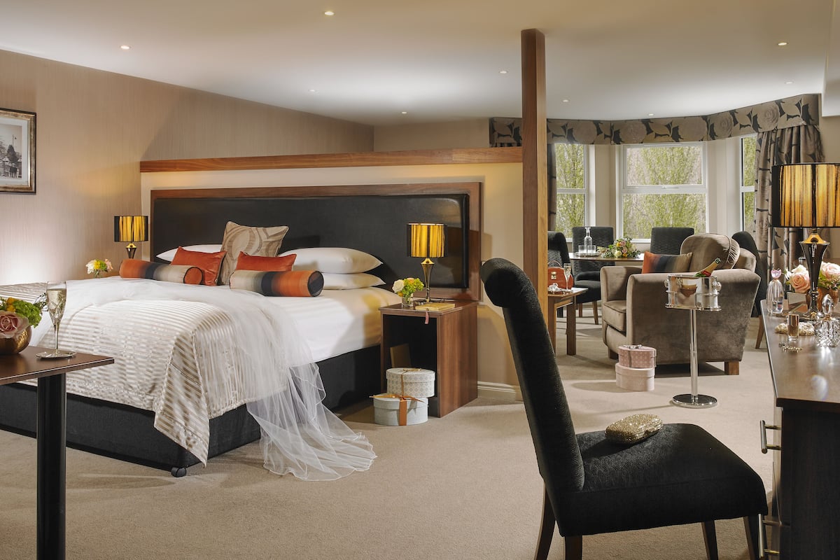 Suite | 1 bedroom, premium bedding, desk, iron/ironing board
