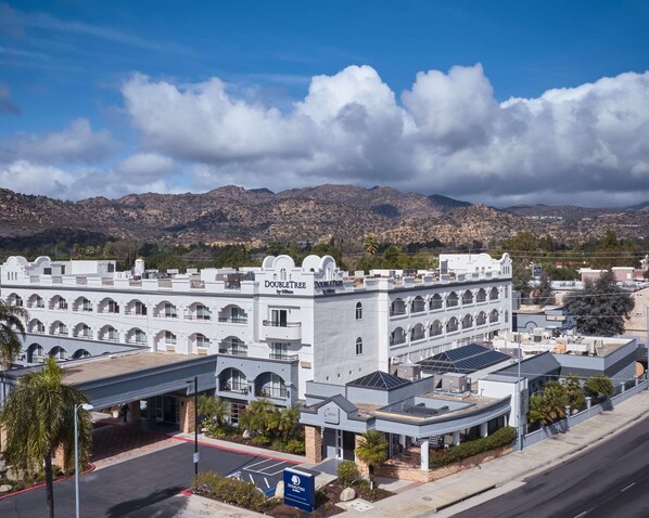 Exterior - DoubleTree by Hilton Chatsworth (Chatsworth)