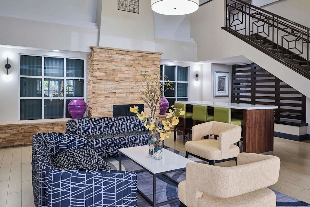 DoubleTree by Hilton Chatsworth