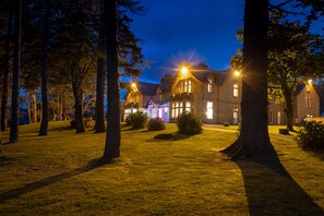 Fasade – kveld/natt