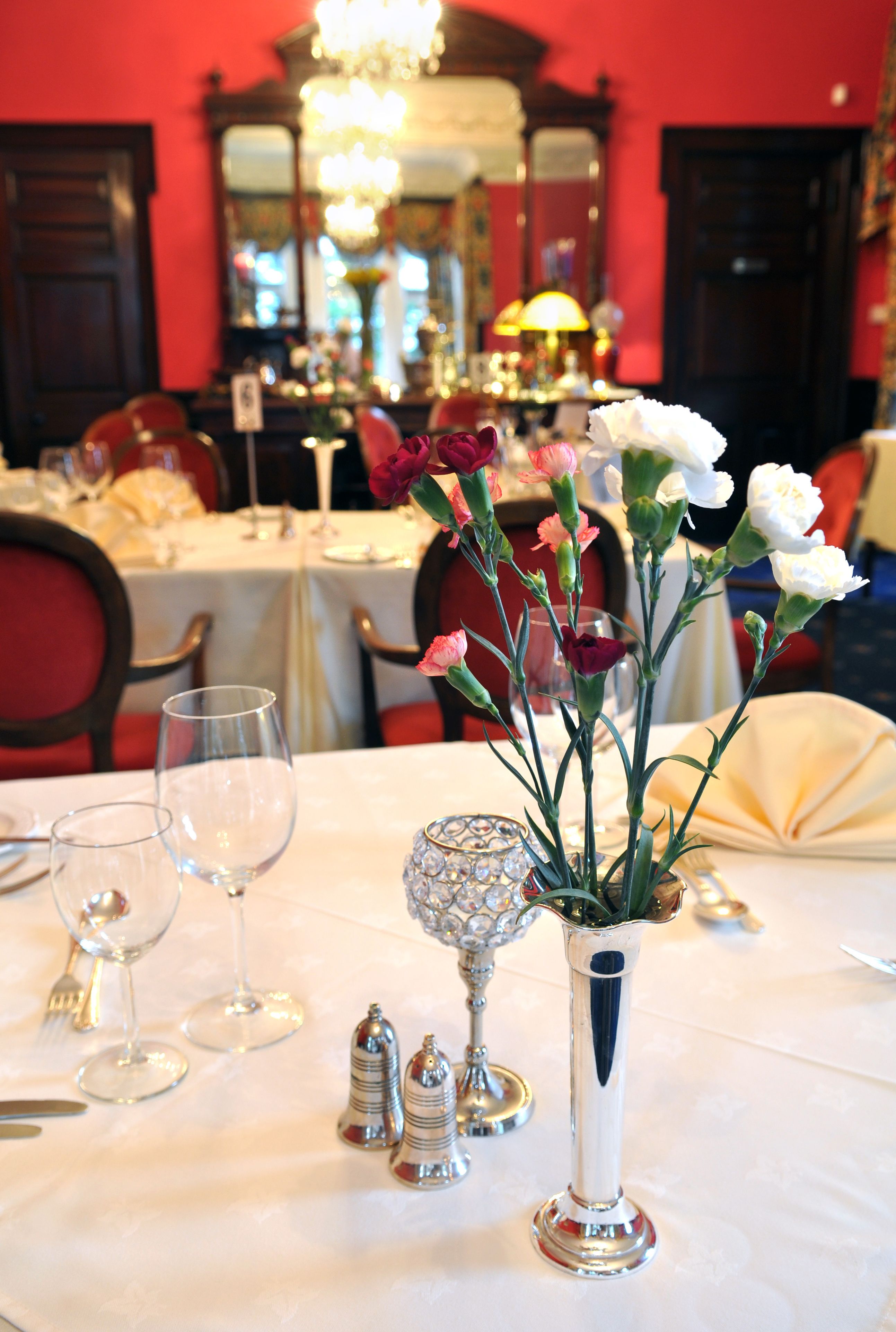 breakfast, lunch and dinner served