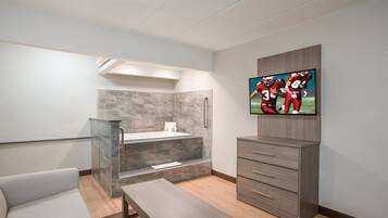 Suite, 1 King Bed, Kitchen (Jetted Tub, Smoke Free)