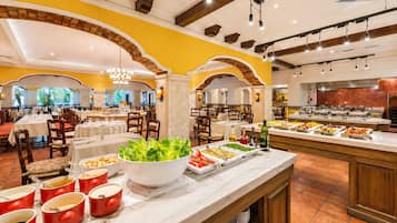 Desayuno buffet todos los dĂas (con cargo)