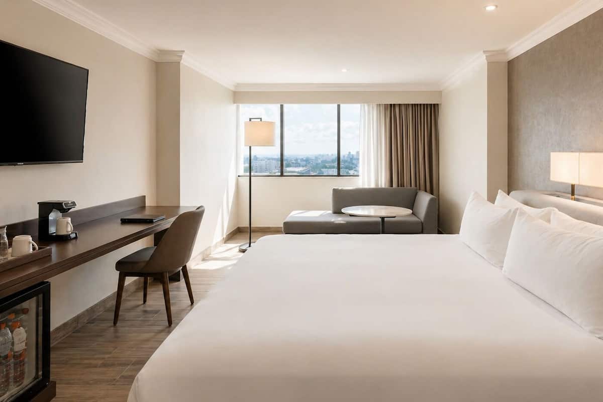 Room, 1 King Bed | 1 bedroom, minibar, in-room safe, individually furnished