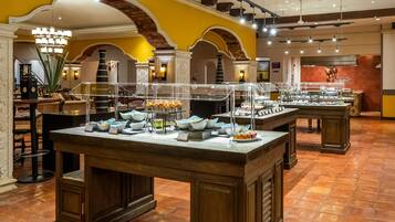 Sarapan prasmanan setiap hari dengan biaya tambahan