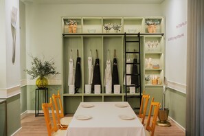 2 restaurants servant le petit déjeuner, le déjeuner et le dßner