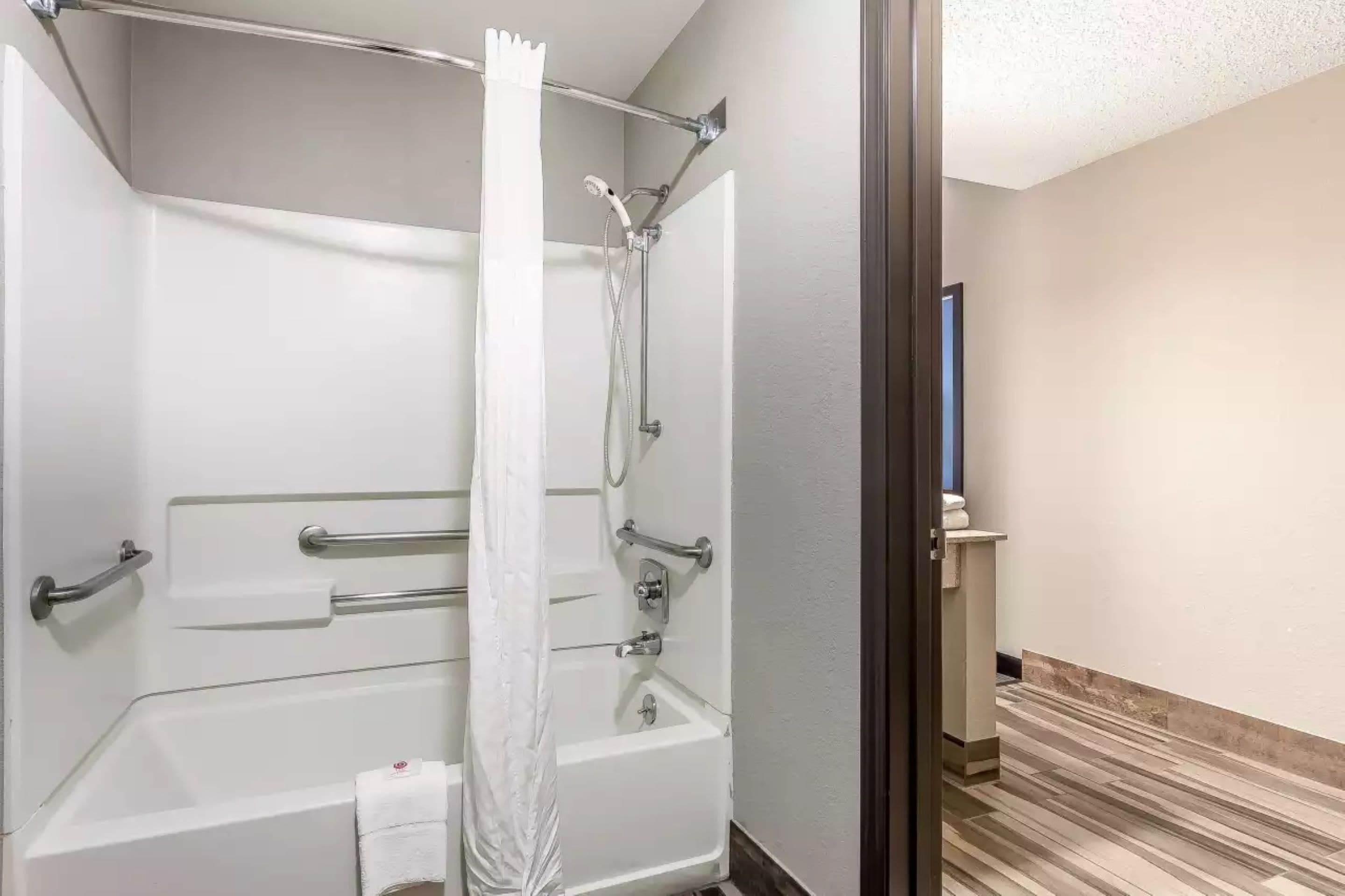 combined shower/bathtub, free toiletries, hair dryer, towels