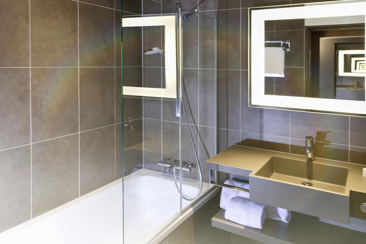 Quarto superior, 1 cama Queen (Premium) | Cofres nos quartos, escrivaninha, ferros/tábuas de passar roupa