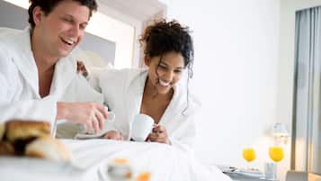 Caja de seguridad en la habitación y escritorio