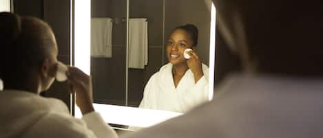 Zimmersafe, Schreibtisch, Bügeleisen/Bügelbrett, kostenloses WLAN