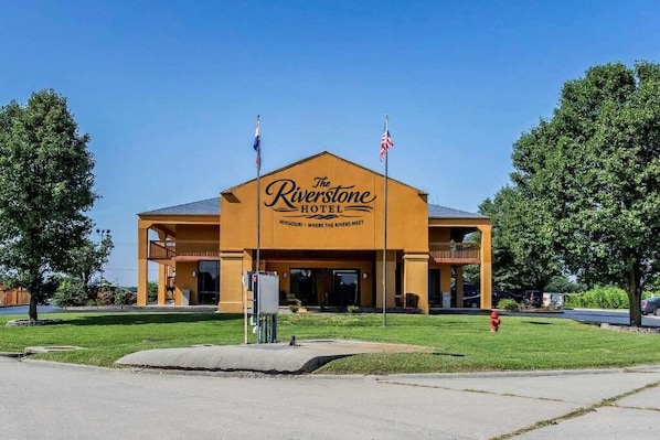 Exterior - The Riverstone Hotel Charleston-Sikeston (Charleston)