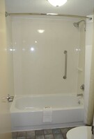 Combined shower/tub, hair dryer, towels