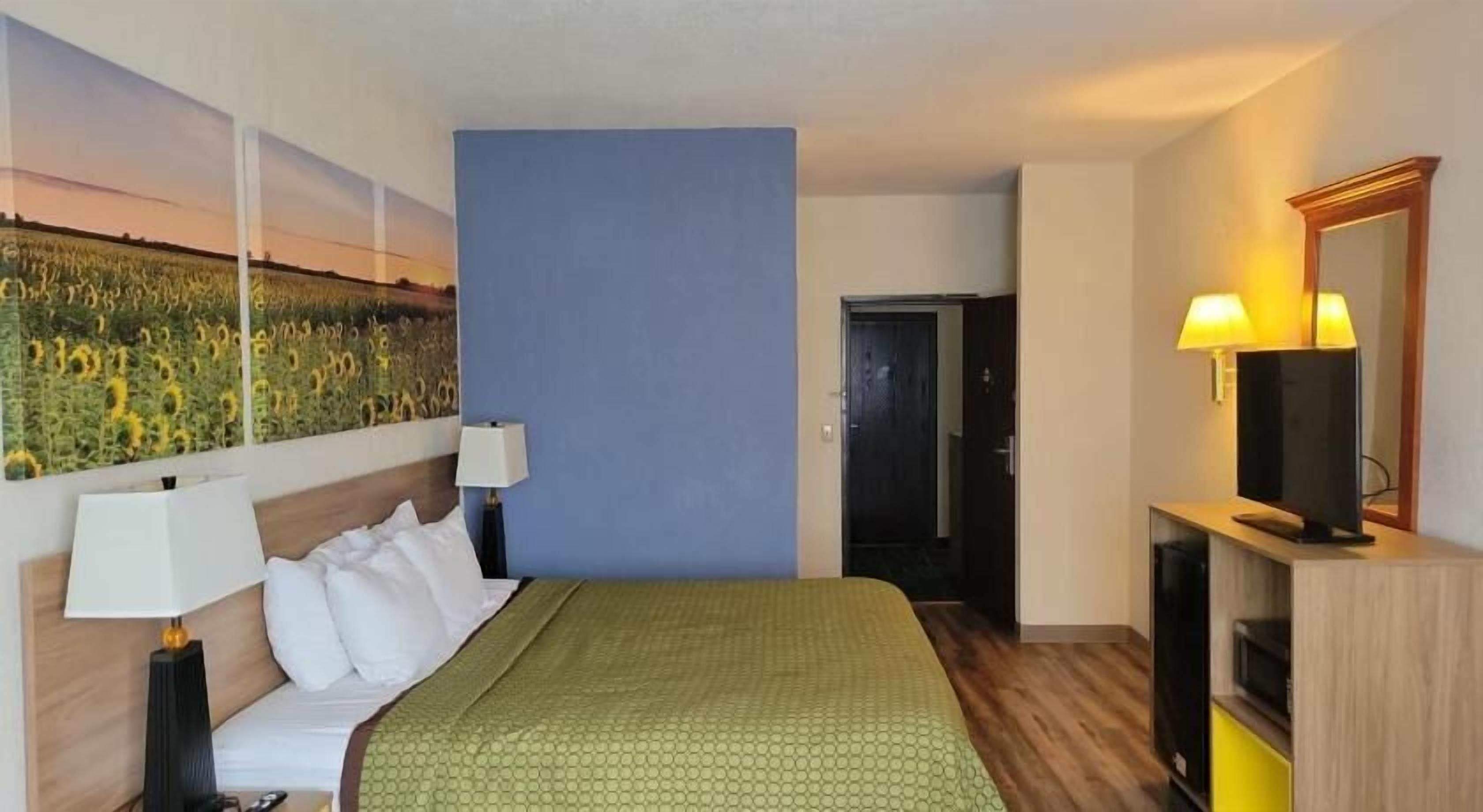 Desk, free cribs/infant beds, rollaway beds, free WiFi