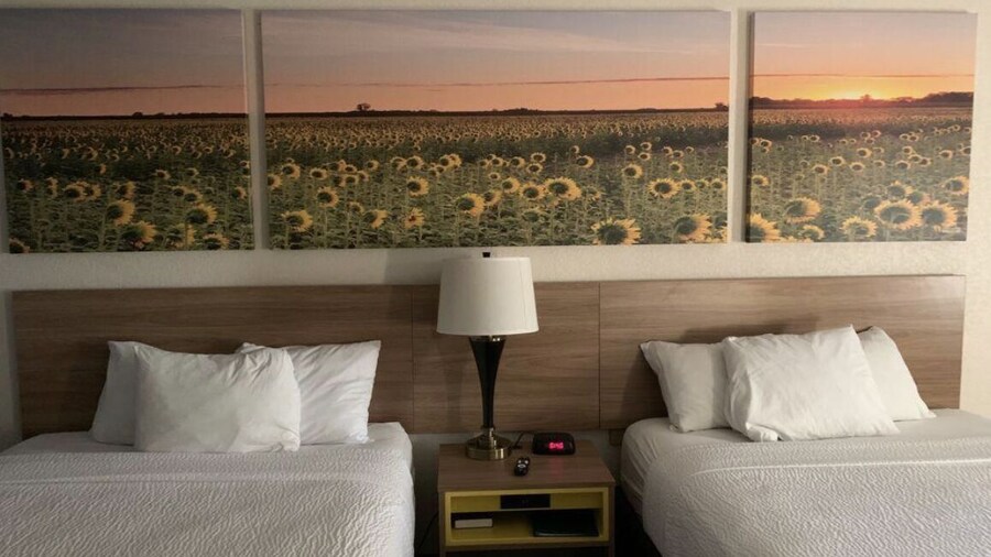 Days Inn by Wyndham Topeka