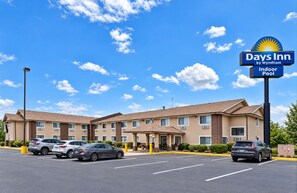 Unclassified image, 5 of 27, button - Days Inn by Wyndham Topeka (Topeka)