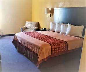 Habitació estàndard, 1 llit de matrimoni gran, no fumadors | Escriptori, planxa i posts de planxar i llits addicionals 