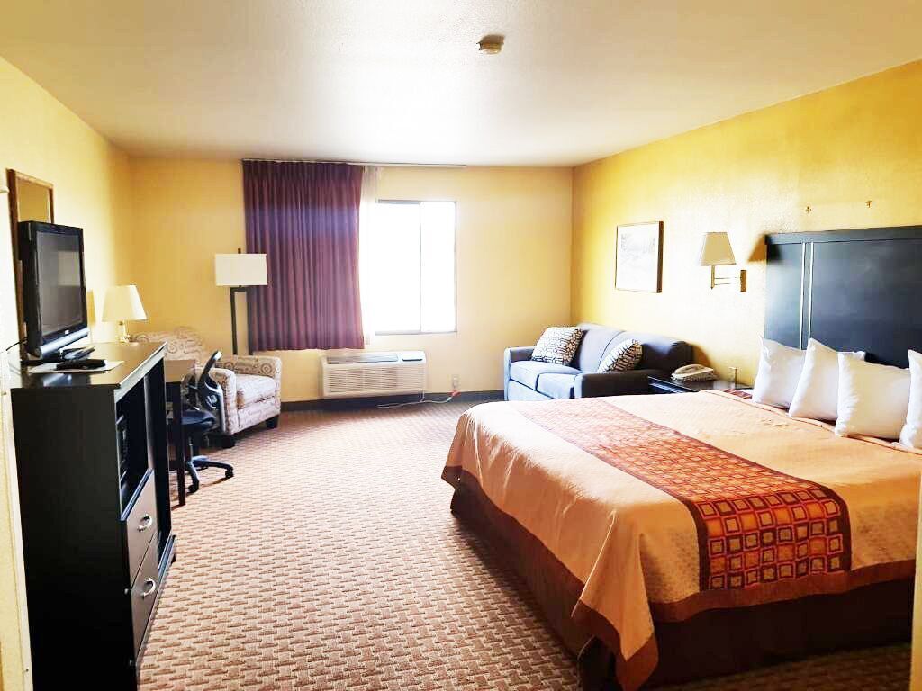 Desk, iron/ironing board, rollaway beds, free WiFi