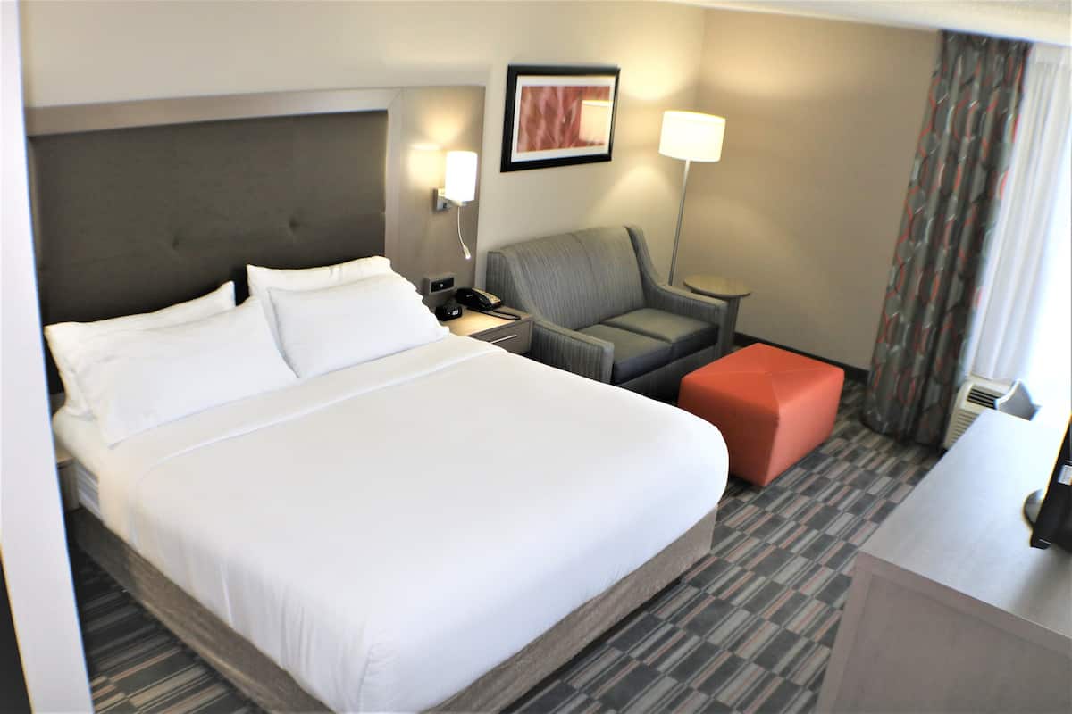 1 bedroom, premium bedding, desk, blackout curtains