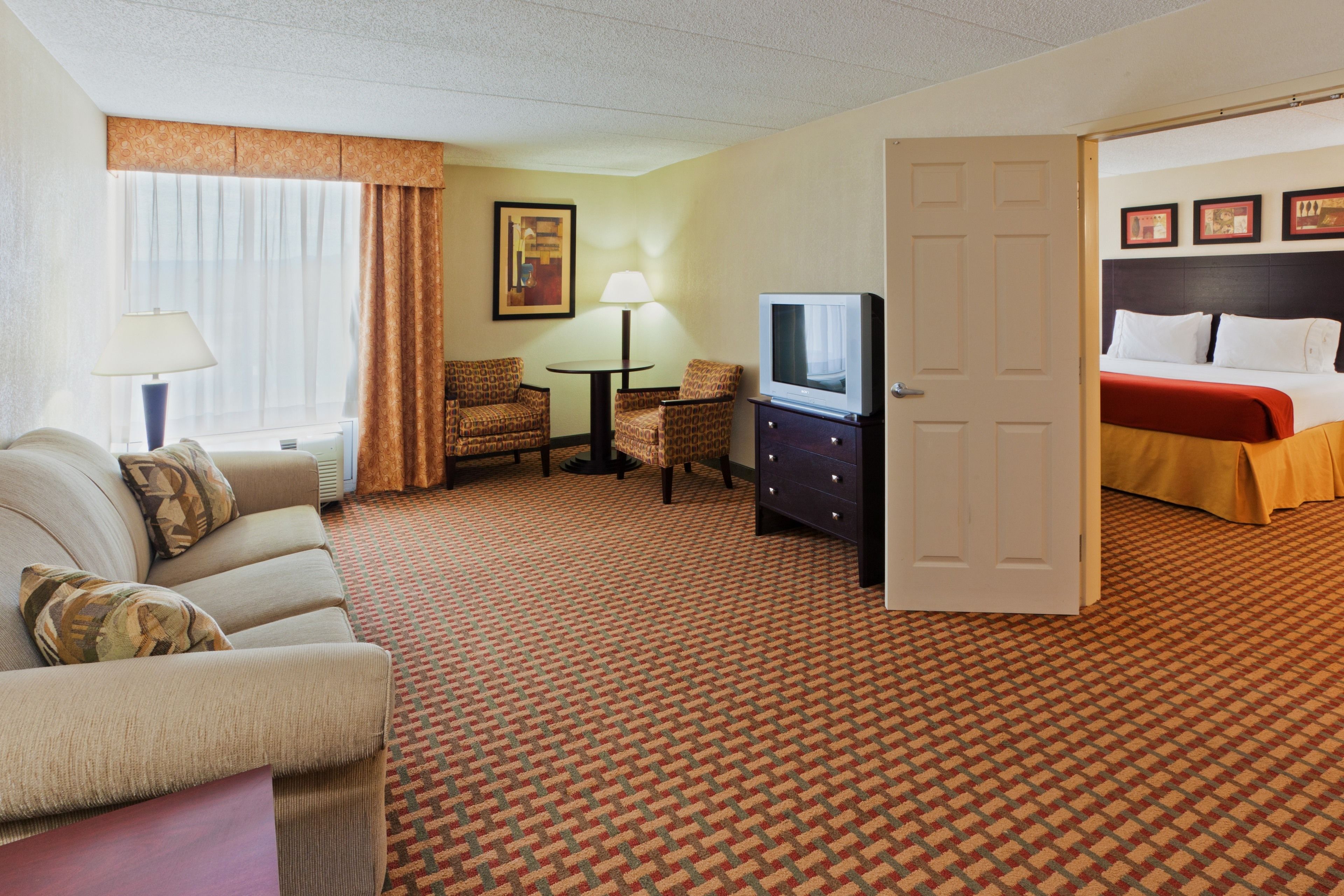 suite, 1 bedroom, jetted tub | premium bedding, desk, blackout curtains, soundproofing