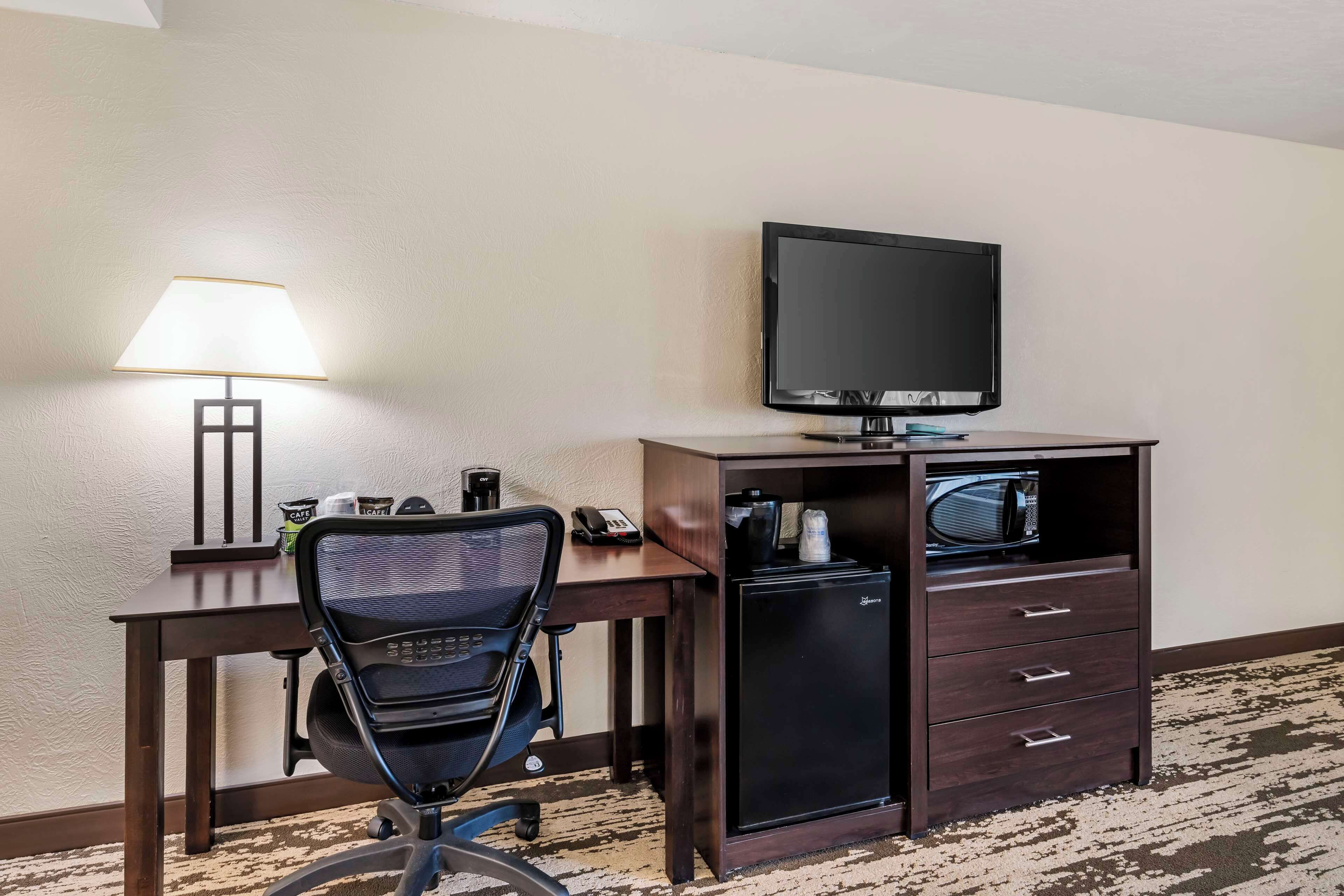 standard room, 1 king bed, non smoking, refrigerator & microwave | in-room safe, desk, laptop workspace, blackout curtains