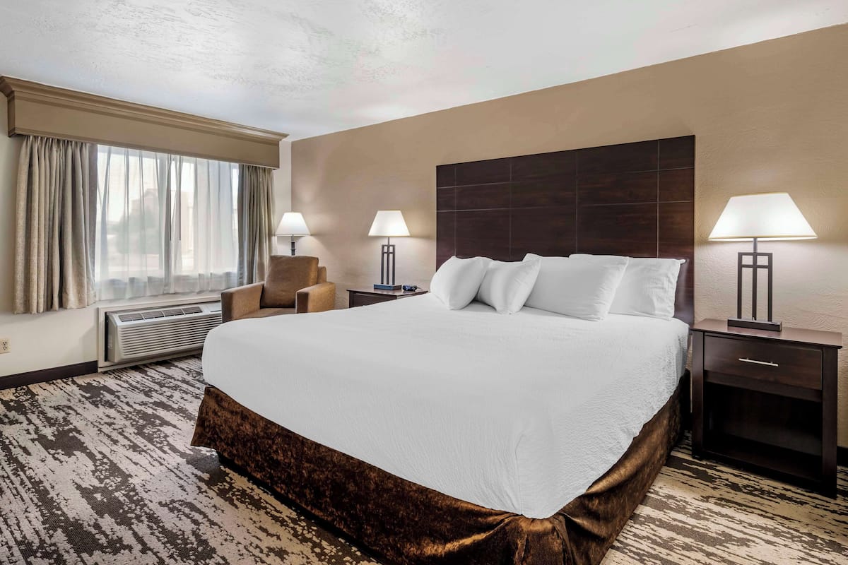 In-room safe, desk, laptop workspace, blackout drapes