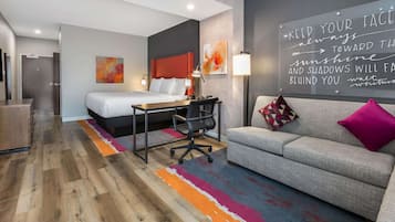 Deluxe Room, 1 King Bed, Non Smoking | Individually furnished, desk, laptop workspace, soundproofing