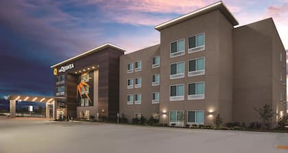 La Quinta Inn & Suites by Wyndham Lewisville