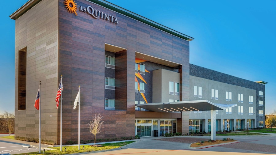 La Quinta Inn & Suites by Wyndham Lewisville