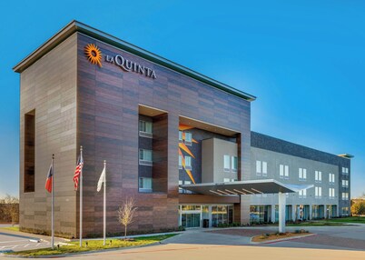La Quinta Inn & Suites by Wyndham Lewisville
