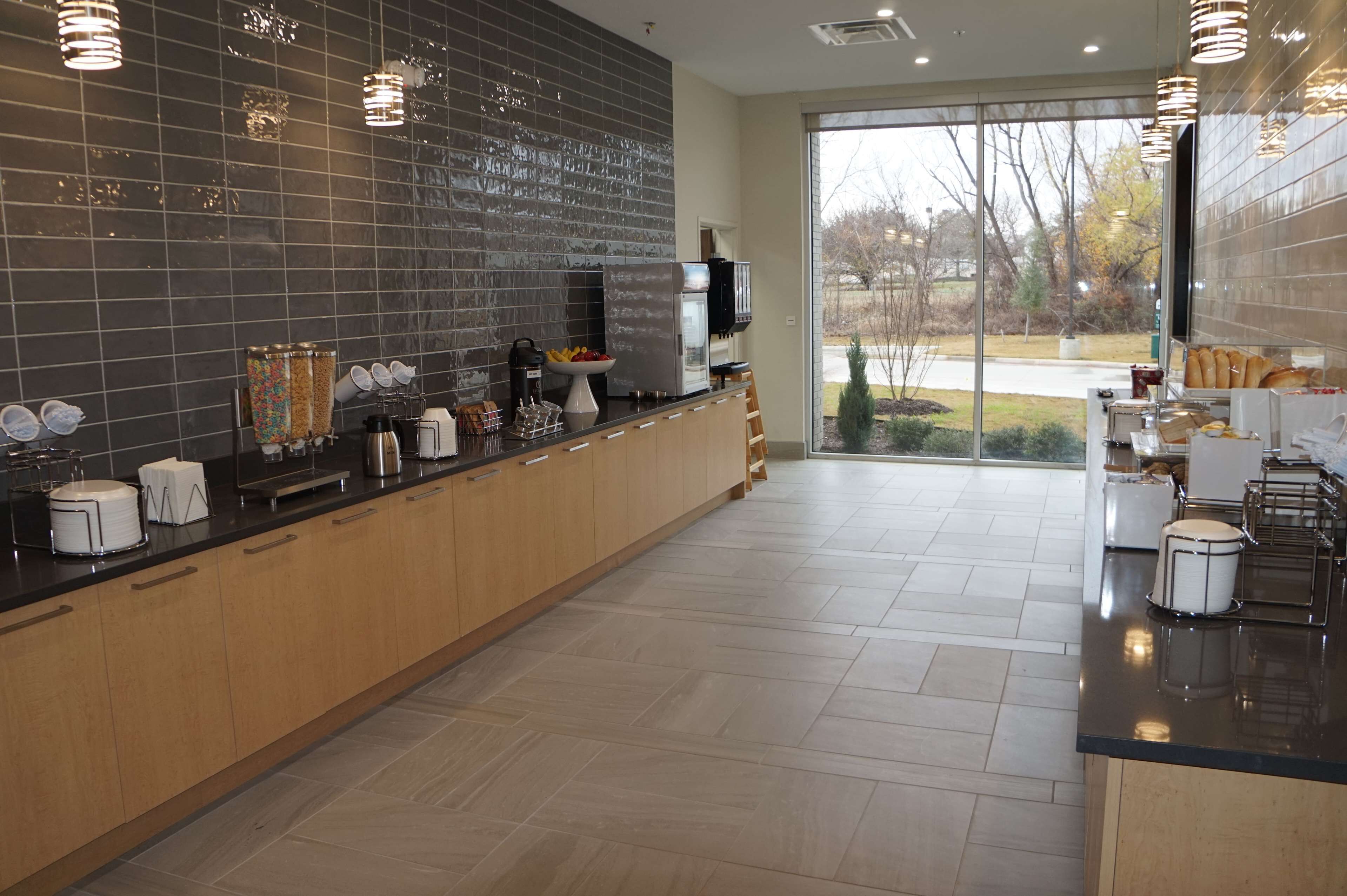 free daily full breakfast