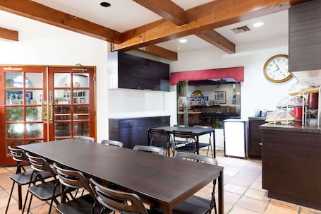 Breakfast area. Days Inn by Wyndham Castaic Six Flags Magic Mountain