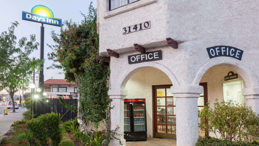 Days Inn by Wyndham Castaic Six Flags Magic Mountain