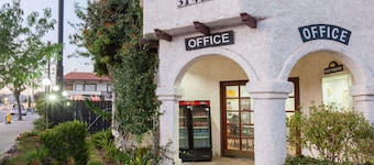 Days Inn by Wyndham Castaic Six Flags Magic Mountain