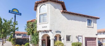 Days Inn by Wyndham Castaic Six Flags Magic Mountain