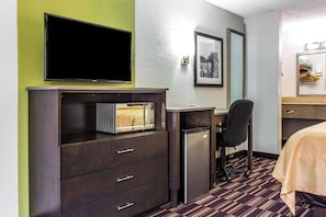 Suite, 1 Queen Bed with Sofa bed, Non Smoking