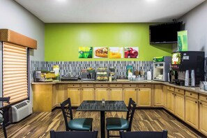 Desayuno bufé gratuito