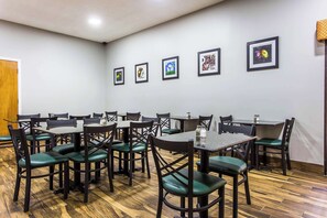 Free buffet breakfast 