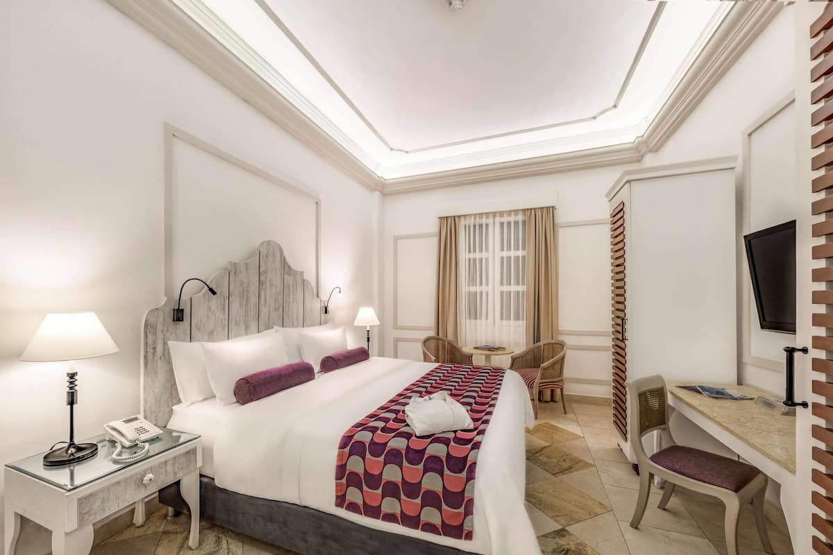 Premium Room, 1 King Bed, Non Smoking